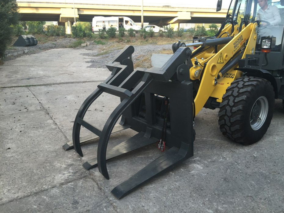 рециклиране на приспособление за прибиране на бали